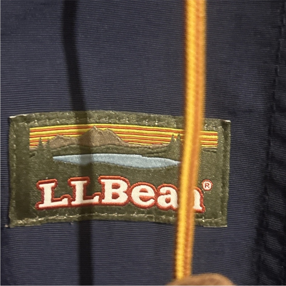 L.L. Bean Womens Navy and Olive Windbreaker - Picture 3 of 6